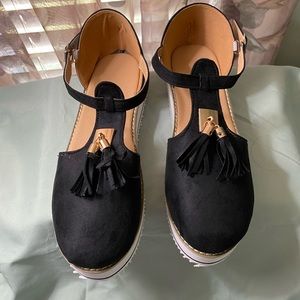 Brand new never worn Black suede flat shoe size 41 (10).